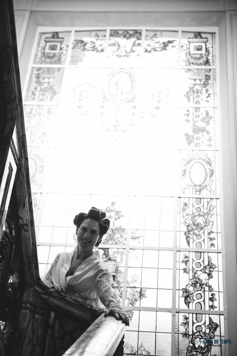 Casa Don'Anna, casamento no casarao, casamento em casa antiga, casamento minimalista, buque de girassol, assessora sol, flavia chicarelli, decoração de casamento, noivos good vibes, casa dona ana, vitral em casamento'