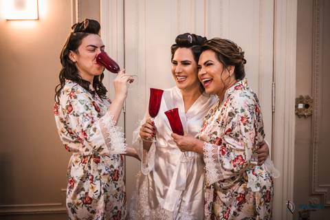 Casa Don'Anna, casamento no casarao, casamento em casa antiga, casamento minimalista, buque de girassol, assessora sol, flavia chicarelli, decoração de casamento, noivos good vibes, casa dona ana, vitral em casamento'