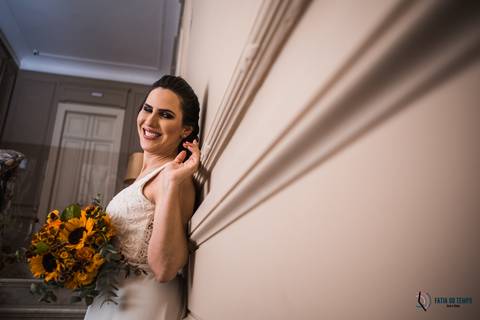 Casa Don'Anna, casamento no casarao, casamento em casa antiga, casamento minimalista, buque de girassol, assessora sol, flavia chicarelli, decoração de casamento, noivos good vibes, casa dona ana, vitral em casamento'