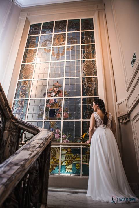 Casa Don'Anna, casamento no casarao, casamento em casa antiga, casamento minimalista, buque de girassol, assessora sol, flavia chicarelli, decoração de casamento, noivos good vibes, casa dona ana, vitral em casamento'