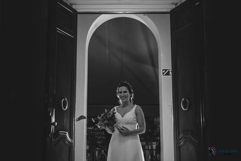 Casa Don'Anna, casamento no casarao, casamento em casa antiga, casamento minimalista, buque de girassol, assessora sol, flavia chicarelli, decoração de casamento, noivos good vibes, casa dona ana, vitral em casamento'