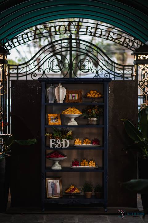 Casa Don'Anna, casamento no casarao, casamento em casa antiga, casamento minimalista, buque de girassol, assessora sol, flavia chicarelli, decoração de casamento, noivos good vibes, casa dona ana, vitral em casamento'