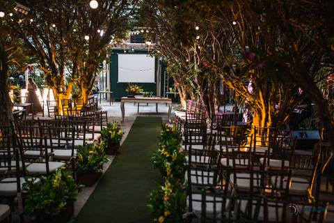 Casa Don'Anna, casamento no casarao, casamento em casa antiga, casamento minimalista, buque de girassol, assessora sol, flavia chicarelli, decoração de casamento, noivos good vibes, casa dona ana, vitral em casamento'