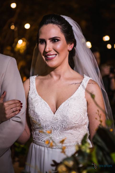 Casa Don'Anna, casamento no casarao, casamento em casa antiga, casamento minimalista, buque de girassol, assessora sol, flavia chicarelli, decoração de casamento, noivos good vibes, casa dona ana, vitral em casamento'