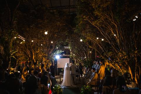 Casa Don'Anna, casamento no casarao, casamento em casa antiga, casamento minimalista, buque de girassol, assessora sol, flavia chicarelli, decoração de casamento, noivos good vibes, casa dona ana, vitral em casamento'