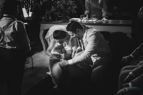 Casa Don'Anna, casamento no casarao, casamento em casa antiga, casamento minimalista, buque de girassol, assessora sol, flavia chicarelli, decoração de casamento, noivos good vibes, casa dona ana, vitral em casamento'