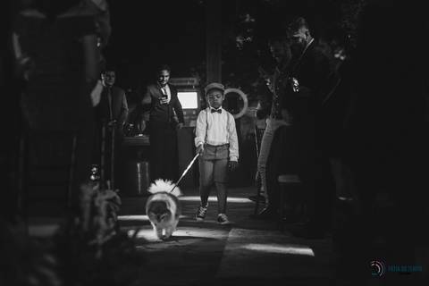 Casa Don'Anna, casamento no casarao, casamento em casa antiga, casamento minimalista, buque de girassol, assessora sol, flavia chicarelli, decoração de casamento, noivos good vibes, casa dona ana, vitral em casamento'