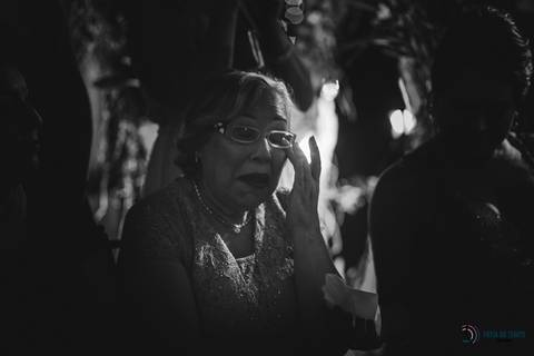 Casa Don'Anna, casamento no casarao, casamento em casa antiga, casamento minimalista, buque de girassol, assessora sol, flavia chicarelli, decoração de casamento, noivos good vibes, casa dona ana, vitral em casamento'