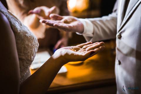 Casa Don'Anna, casamento no casarao, casamento em casa antiga, casamento minimalista, buque de girassol, assessora sol, flavia chicarelli, decoração de casamento, noivos good vibes, casa dona ana, vitral em casamento'