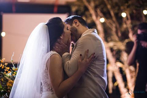 Casa Don'Anna, casamento no casarao, casamento em casa antiga, casamento minimalista, buque de girassol, assessora sol, flavia chicarelli, decoração de casamento, noivos good vibes, casa dona ana, vitral em casamento'