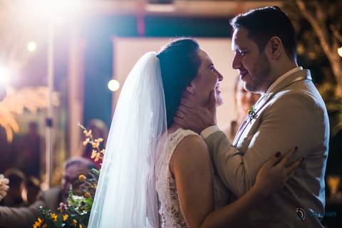 Casa Don'Anna, casamento no casarao, casamento em casa antiga, casamento minimalista, buque de girassol, assessora sol, flavia chicarelli, decoração de casamento, noivos good vibes, casa dona ana, vitral em casamento'