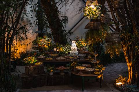 Casa Don'Anna, casamento no casarao, casamento em casa antiga, casamento minimalista, buque de girassol, assessora sol, flavia chicarelli, decoração de casamento, noivos good vibes, casa dona ana, vitral em casamento'