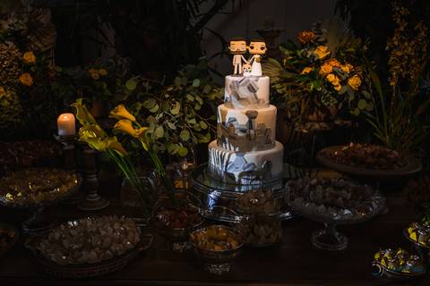 Casa Don'Anna, casamento no casarao, casamento em casa antiga, casamento minimalista, buque de girassol, assessora sol, flavia chicarelli, decoração de casamento, noivos good vibes, casa dona ana, vitral em casamento'