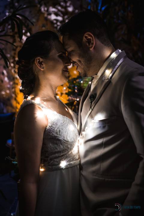 Casa Don'Anna, casamento no casarao, casamento em casa antiga, casamento minimalista, buque de girassol, assessora sol, flavia chicarelli, decoração de casamento, noivos good vibes, casa dona ana, vitral em casamento'