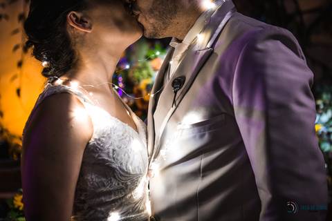 Casa Don'Anna, casamento no casarao, casamento em casa antiga, casamento minimalista, buque de girassol, assessora sol, flavia chicarelli, decoração de casamento, noivos good vibes, casa dona ana, vitral em casamento'