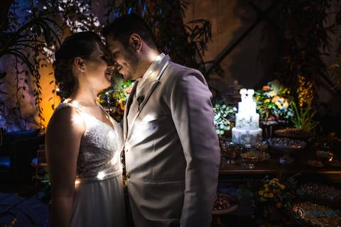 Casa Don'Anna, casamento no casarao, casamento em casa antiga, casamento minimalista, buque de girassol, assessora sol, flavia chicarelli, decoração de casamento, noivos good vibes, casa dona ana, vitral em casamento'