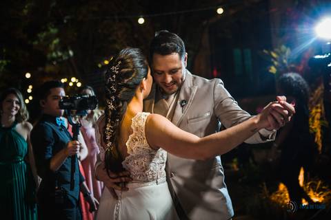 Casa Don'Anna, casamento no casarao, casamento em casa antiga, casamento minimalista, buque de girassol, assessora sol, flavia chicarelli, decoração de casamento, noivos good vibes, casa dona ana, vitral em casamento'