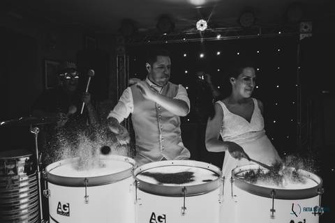 Casa Don'Anna, casamento no casarao, casamento em casa antiga, casamento minimalista, buque de girassol, assessora sol, flavia chicarelli, decoração de casamento, noivos good vibes, casa dona ana, vitral em casamento'