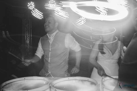 Casa Don'Anna, casamento no casarao, casamento em casa antiga, casamento minimalista, buque de girassol, assessora sol, flavia chicarelli, decoração de casamento, noivos good vibes, casa dona ana, vitral em casamento'