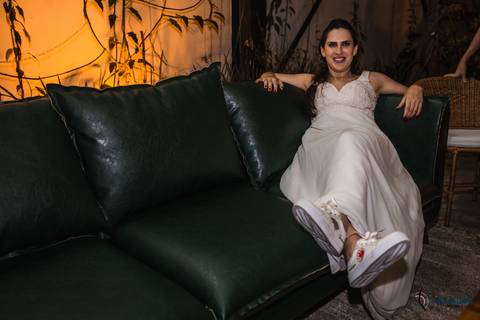 Casa Don'Anna, casamento no casarao, casamento em casa antiga, casamento minimalista, buque de girassol, assessora sol, flavia chicarelli, decoração de casamento, noivos good vibes, casa dona ana, vitral em casamento'