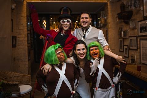 Casa Don'Anna, casamento no casarao, casamento em casa antiga, casamento minimalista, buque de girassol, assessora sol, flavia chicarelli, decoração de casamento, noivos good vibes, casa dona ana, vitral em casamento'