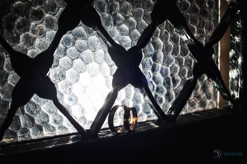 Casa Don'Anna, casamento no casarao, casamento em casa antiga, casamento minimalista, buque de girassol, assessora sol, flavia chicarelli, decoração de casamento, noivos good vibes, casa dona ana, vitral em casamento'