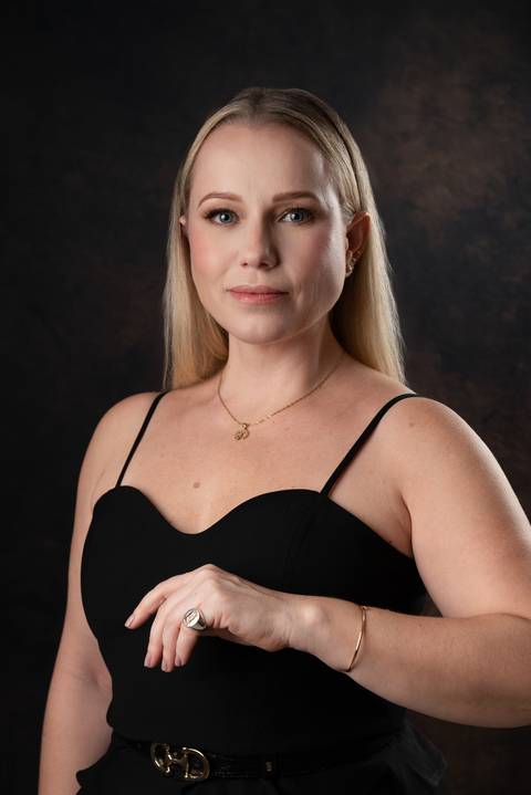 Retrato Corporativo - 
Débora B.'