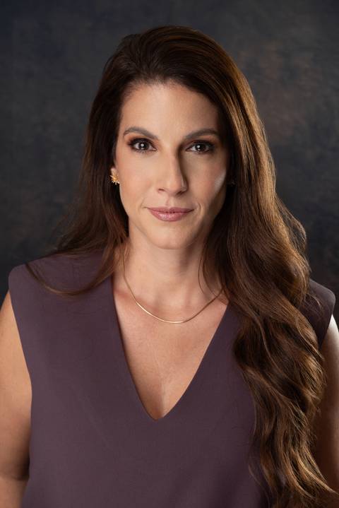 Retrato Corporativo - 
Débora G.'