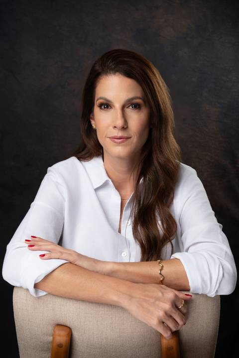 Retrato Corporativo - 
Débora G.'