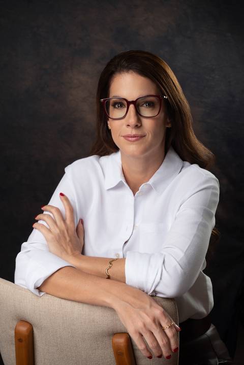 Retrato Corporativo - 
Débora G.'