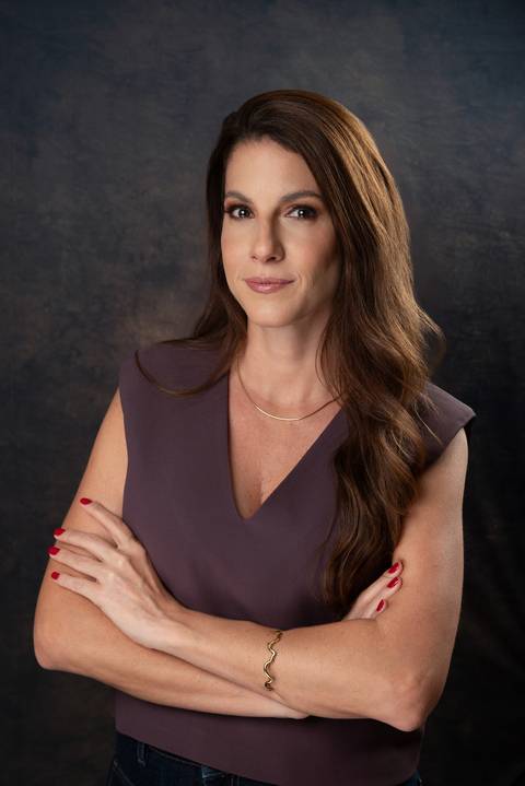 Retrato Corporativo - 
Débora G.'