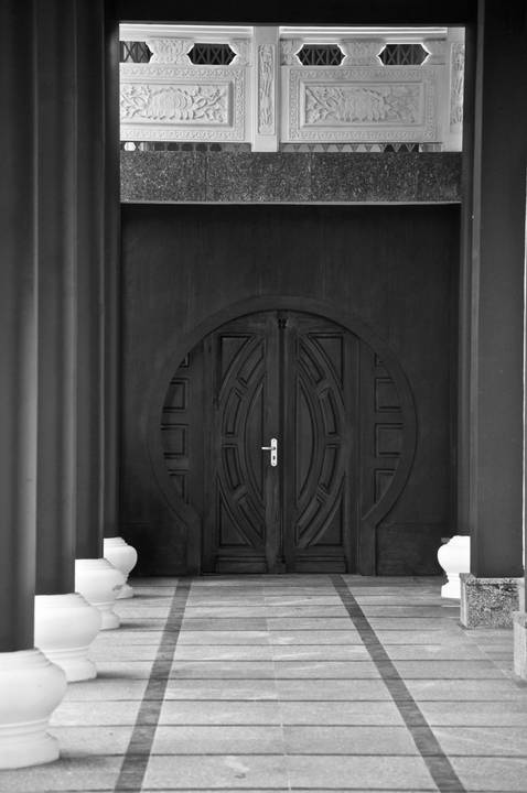 Porta Templo Zu Lai - Preto e Branco'
