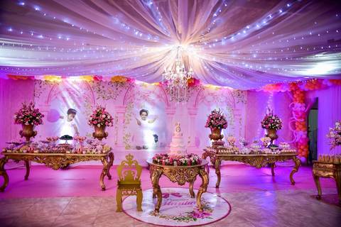 Espaço decorado com aniversário infantil, tema princesa'