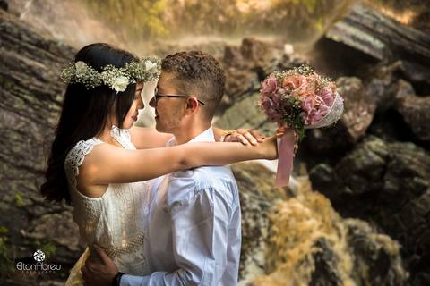 Seja luz ! E sendo assim, fomos pra o Parque Sete Passagens em Miguel Calmon fotografar a Ana Clara e o Itálo. Veja mais no site www.eltonabreu.com
#casamento #noiva #noivas #vestidodenoiva #noivos #noivado #casamentos #casar #noivo #madrinhas #voucasar #'