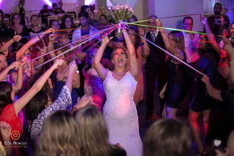 Hora do buquê da noiva'