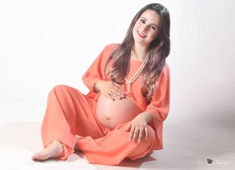 mãe em um look colorido'