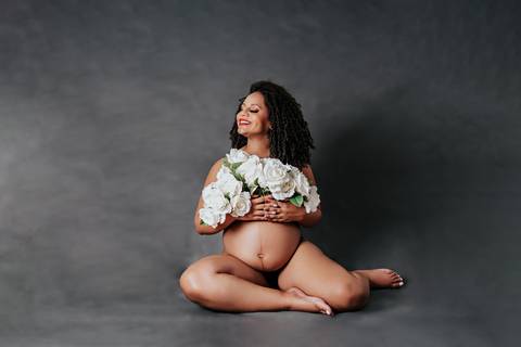 Daniele em fundo cinza mescla '