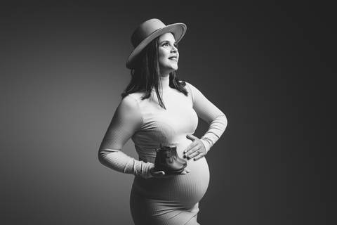Ensaio gestante em Jaboticabal, Guariba, Monte Alto e Taquaritinga, fotógrafo profissional de maternidade, fotografia gestante em estúdio, ensaio gravidez artístico e delicado, estúdio fotográfico premium, atendimento acolhedor para gestantes no interior '