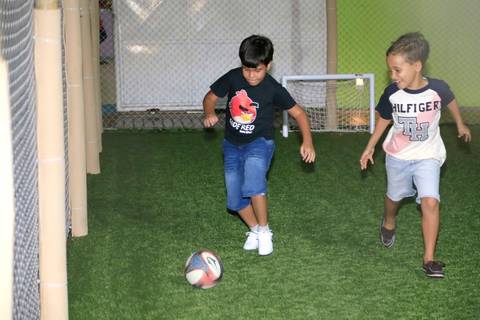 campo de futebol no buffet Terra do Nunca'
