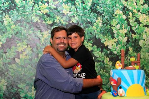 nos braços do meu herói'