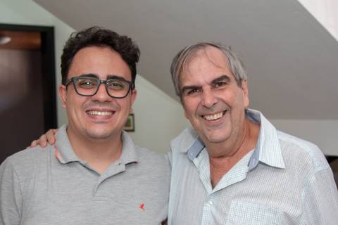 aniversario graça neves festa comida bebida bolo família amigos presentes alegria foto fotografia de adultos aniversário parabéns comemoração velas docinhos salgadinhos'