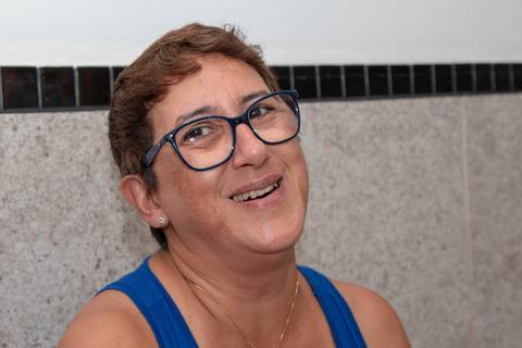 aniversario graça neves festa comida bebida bolo família amigos presentes alegria foto fotografia de adultos aniversário parabéns comemoração velas docinhos salgadinhos'