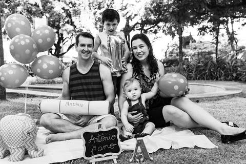 ensaio infantil 1 ano aniversário antônio criança menino bolo parque família diversão'