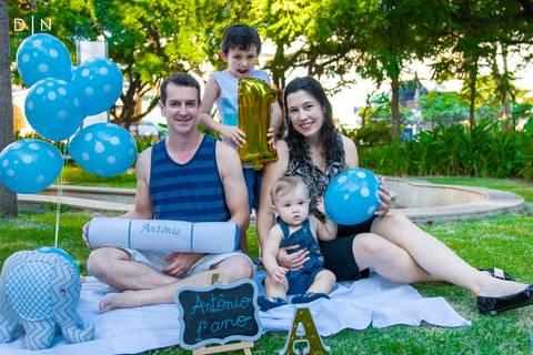 ensaio infantil 1 ano aniversário antônio criança menino bolo parque família diversão'