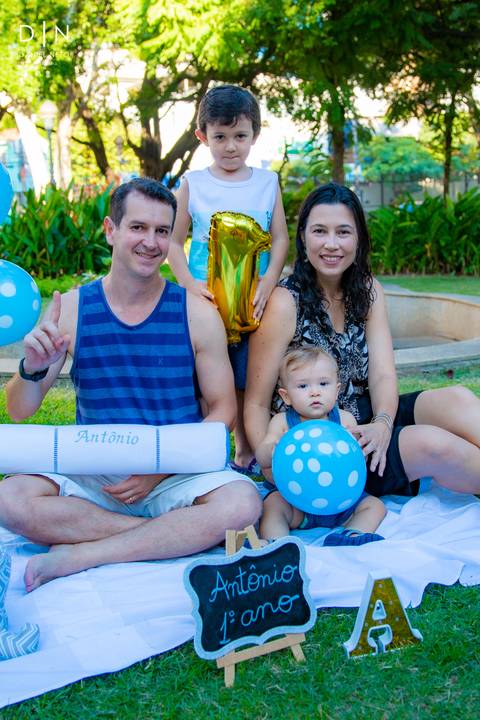 ensaio infantil 1 ano aniversário antônio criança menino bolo parque família diversão'