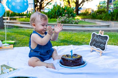 ensaio infantil 1 ano aniversário antônio criança menino bolo parque família diversão'