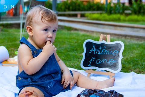 ensaio infantil 1 ano aniversário antônio criança menino bolo parque família diversão'