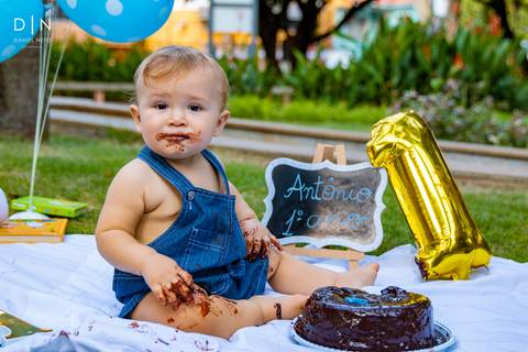 ensaio infantil 1 ano aniversário antônio criança menino bolo parque família diversão'