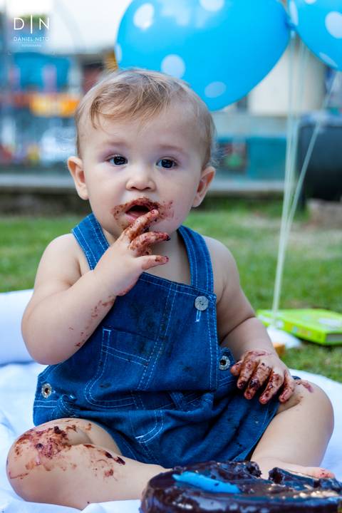 ensaio infantil 1 ano aniversário antônio criança menino bolo parque família diversão'