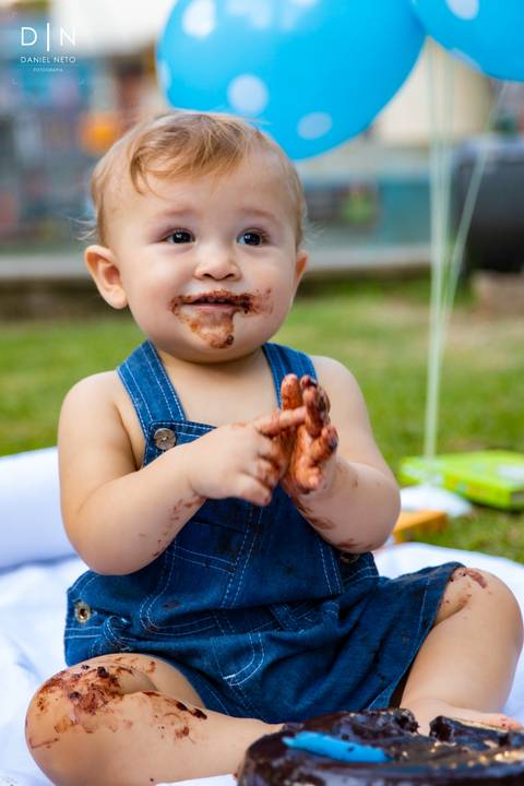 ensaio infantil 1 ano aniversário antônio criança menino bolo parque família diversão'